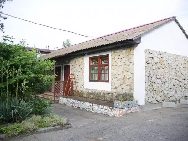 4-х комнатный 8-ми местный дом с закрытым двором